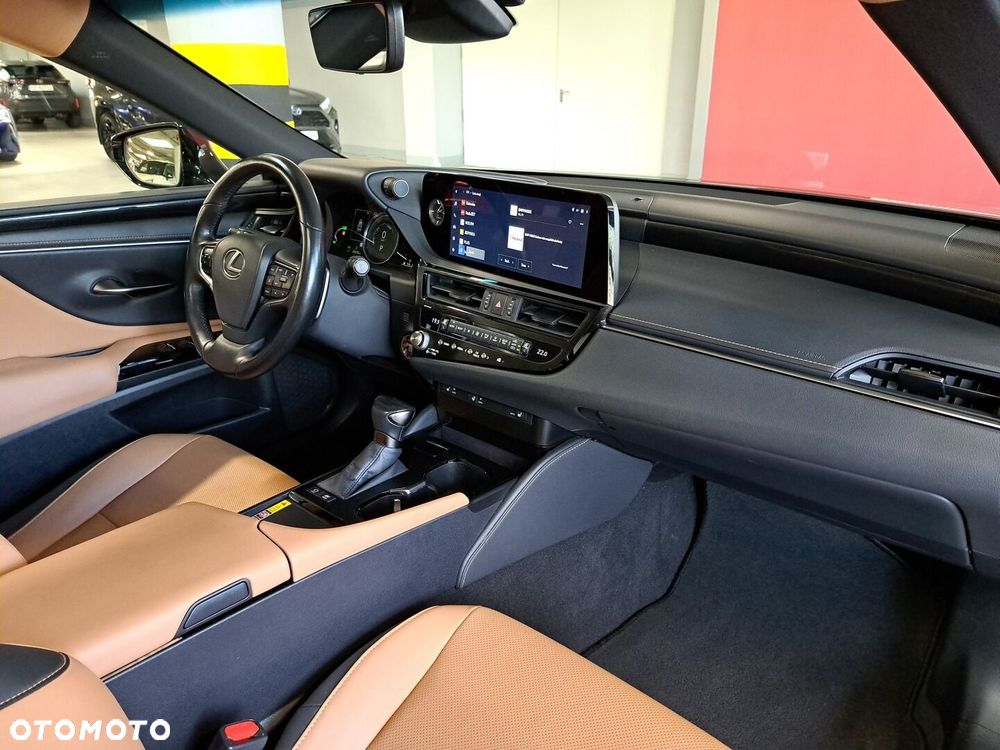 Lexus ES 300h Business Edition - 17