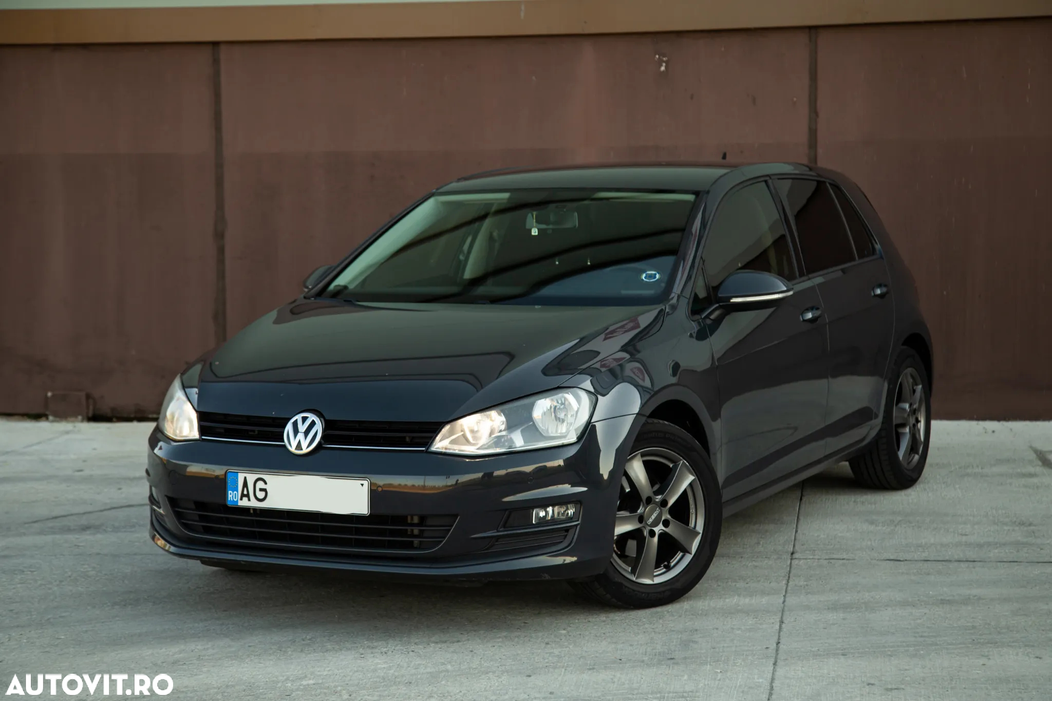 Volkswagen Golf - 2