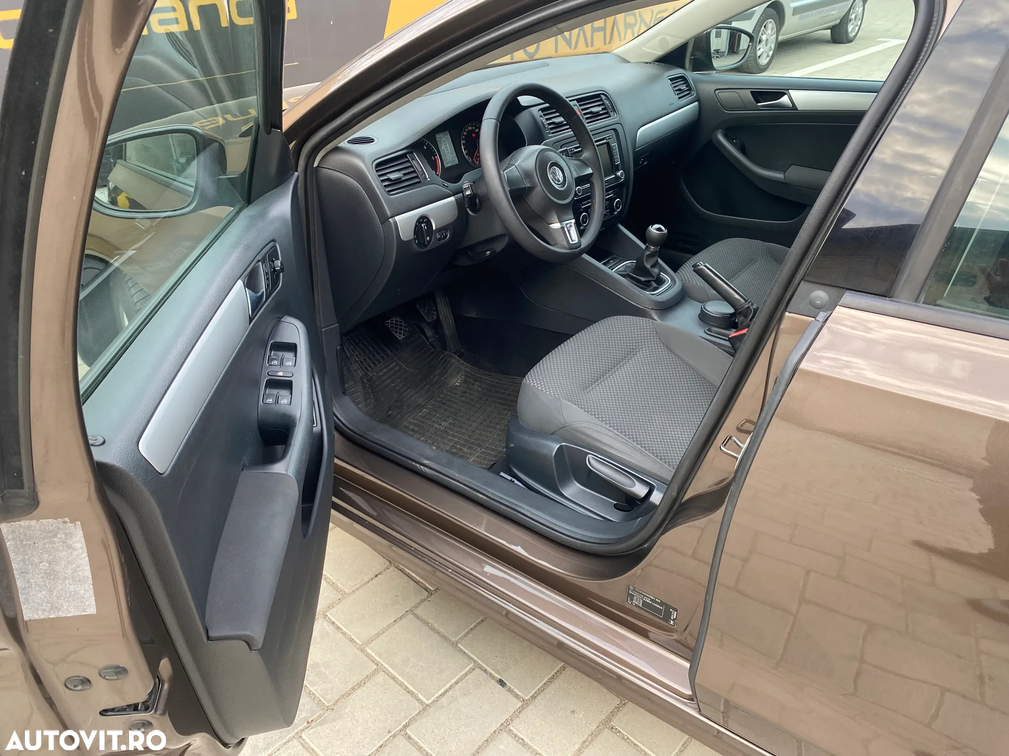 Volkswagen Jetta - 5