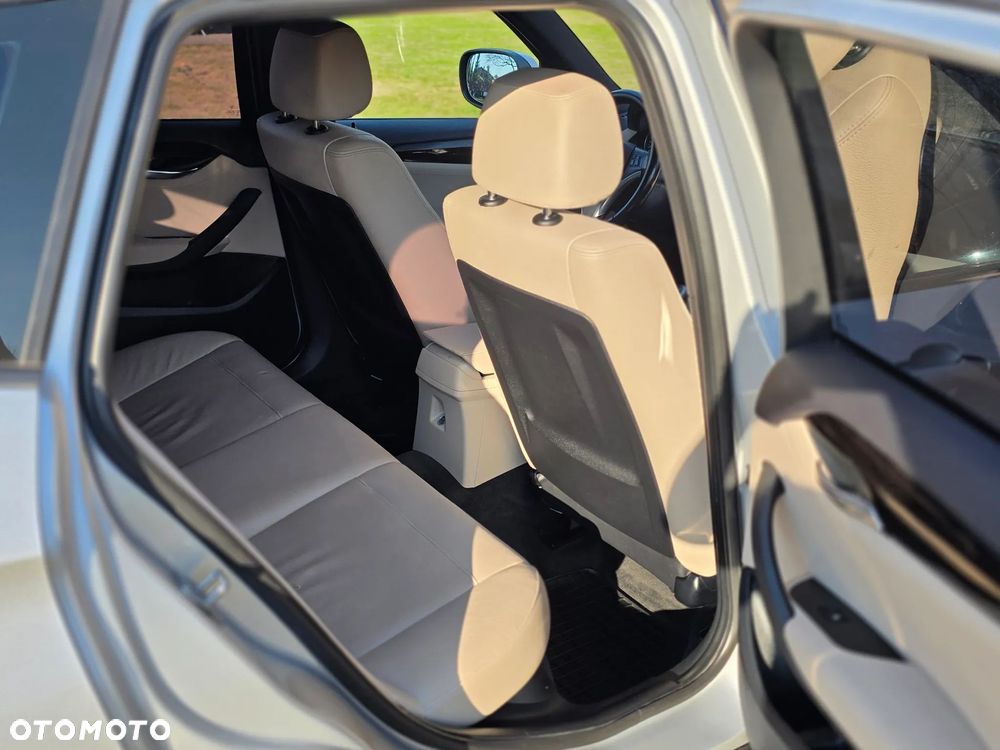 BMW X1 sDrive18d - 14