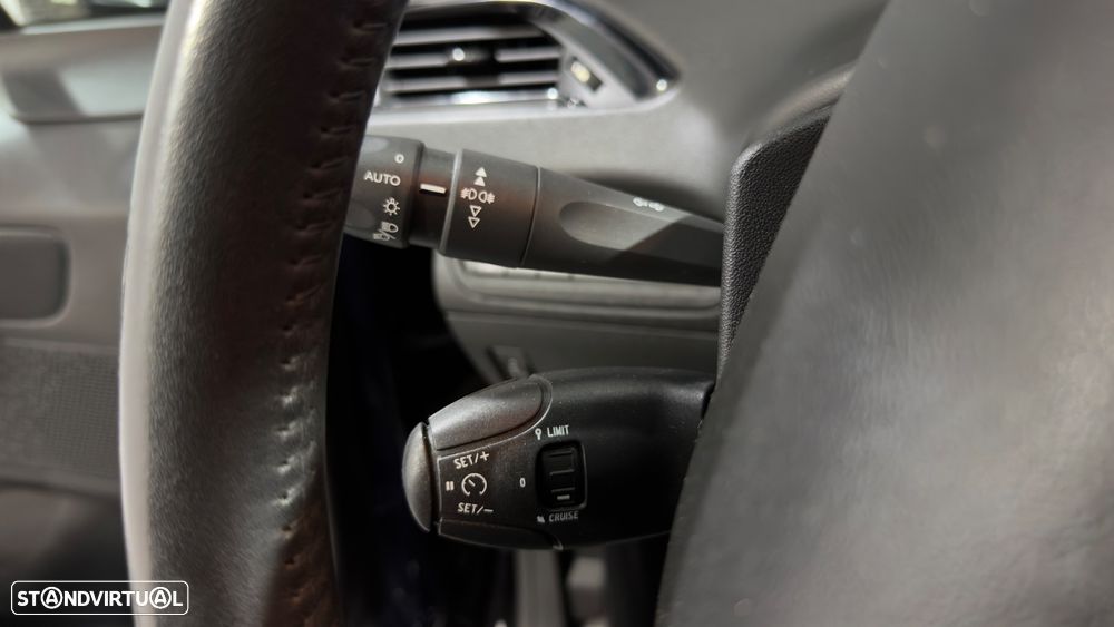 Peugeot 208 1.2 PureTech Signature - 20