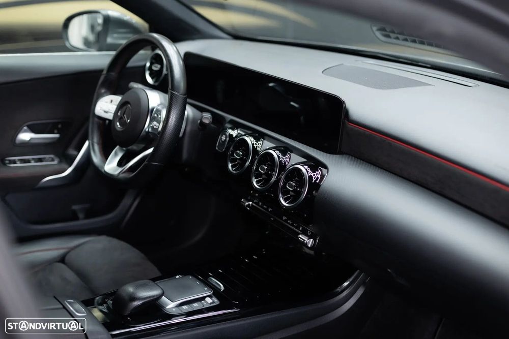 Mercedes-Benz A 250 e 8G-DCT AMG Line - 26