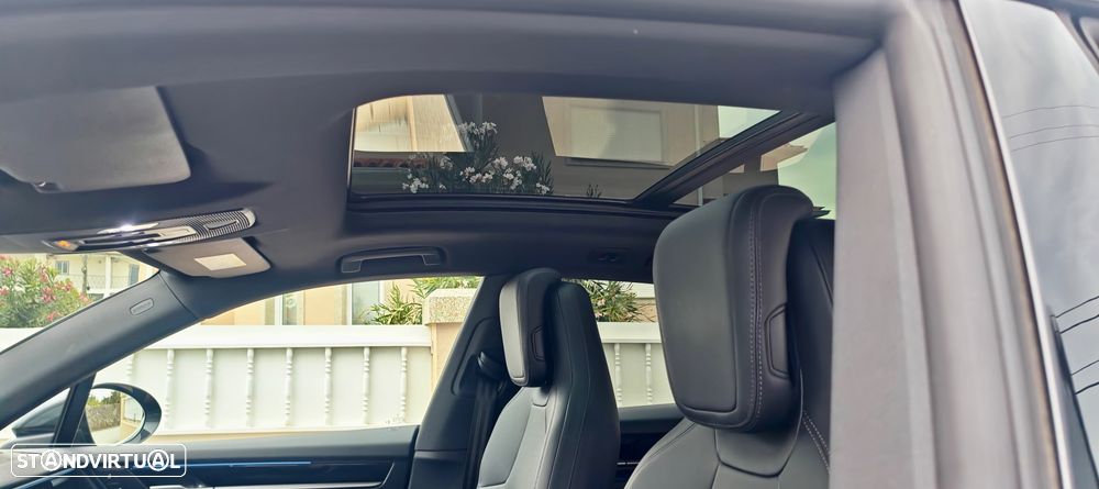 Porsche Macan Electric 4 - 6