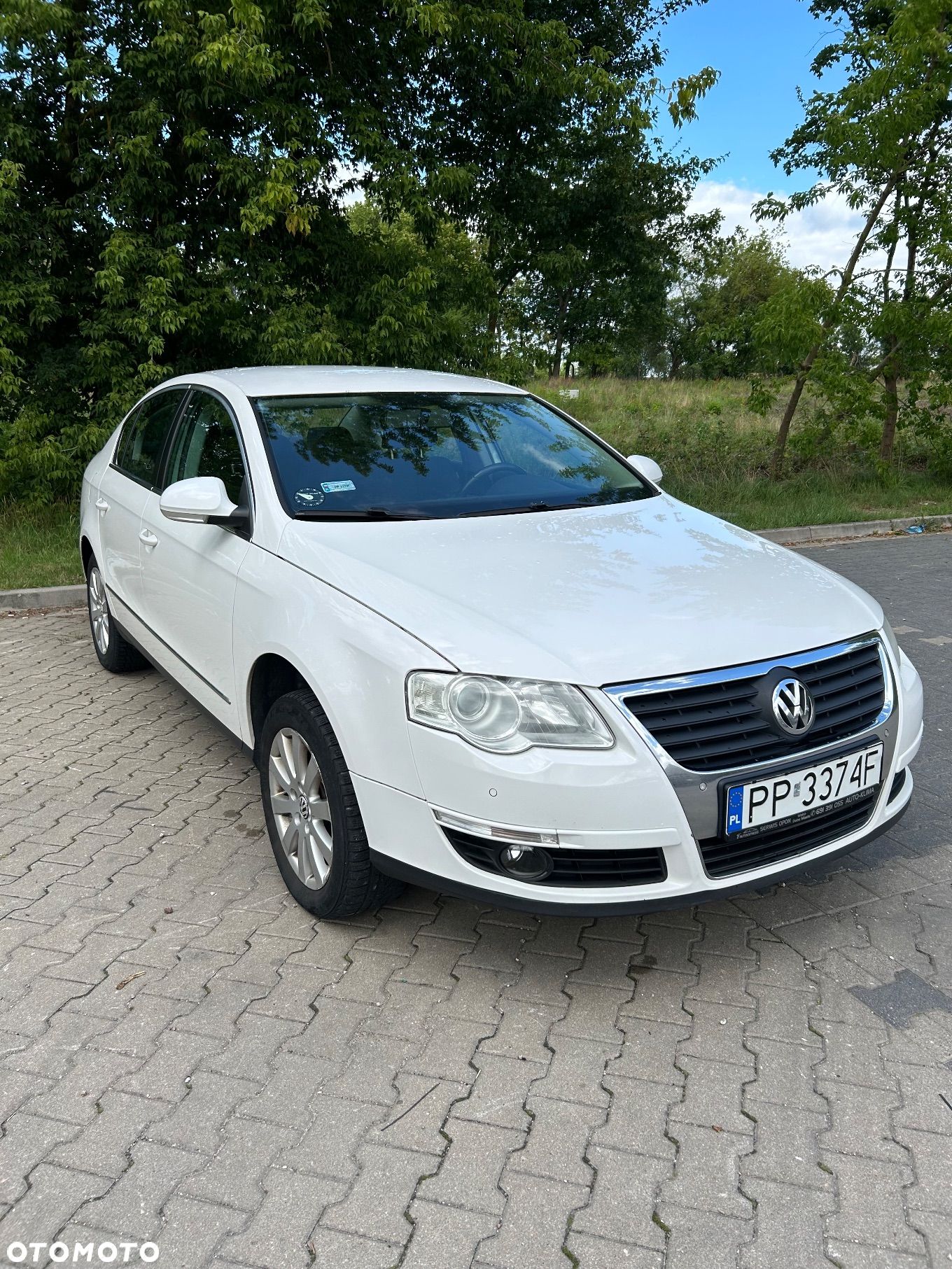 Volkswagen Passat - 1