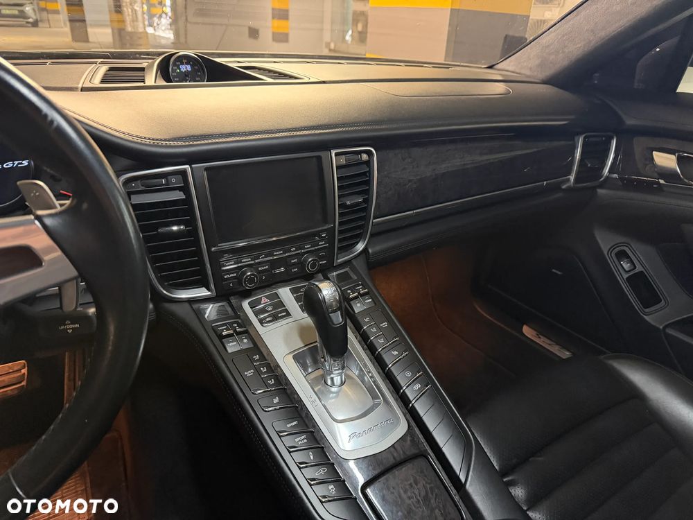 Porsche Panamera GTS PDK - 8
