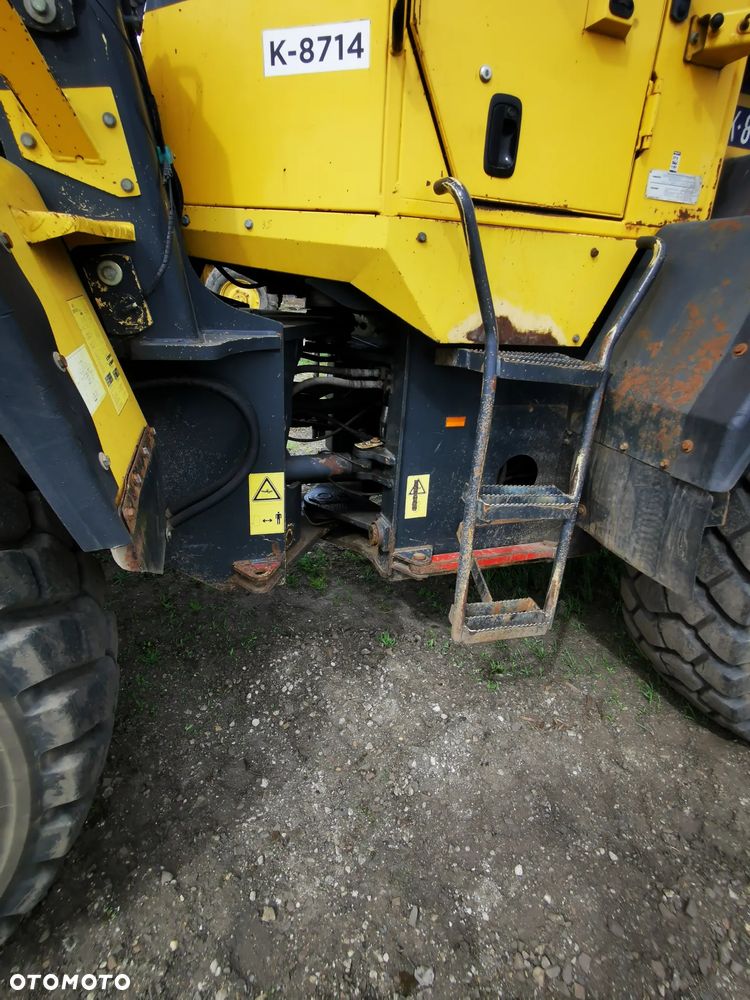 Komatsu WA320 - 11