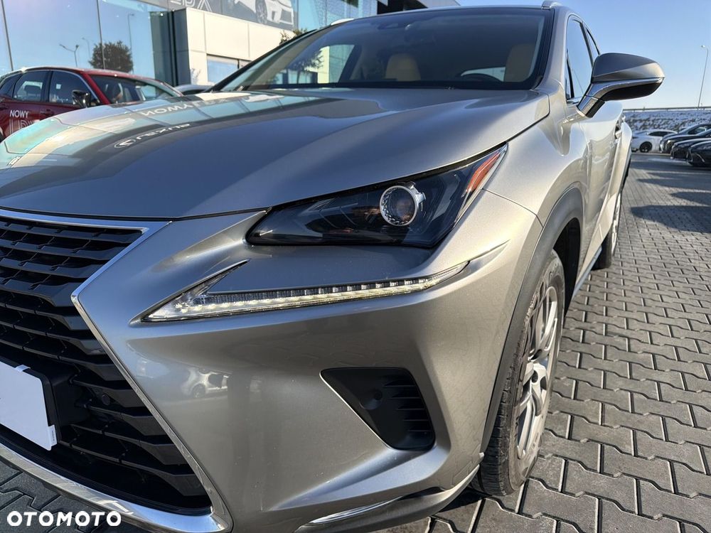 Lexus NX 300h Comfort AWD - 11
