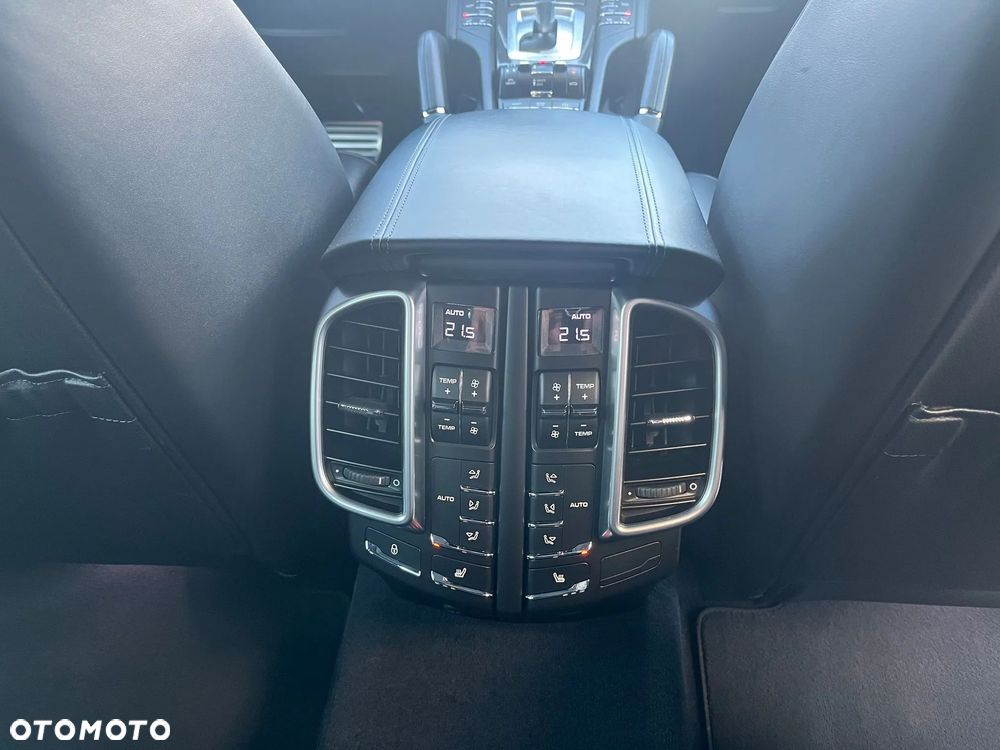 Porsche Cayenne Turbo - 15