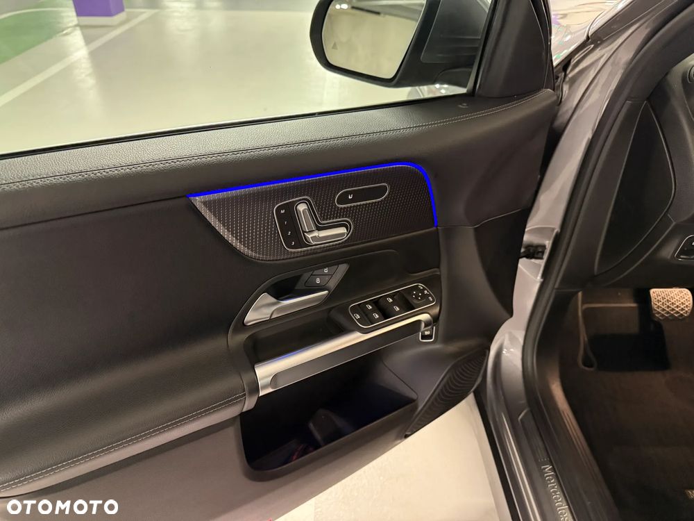 Mercedes-Benz GLB 250 4Matic 8G-DCT - 23