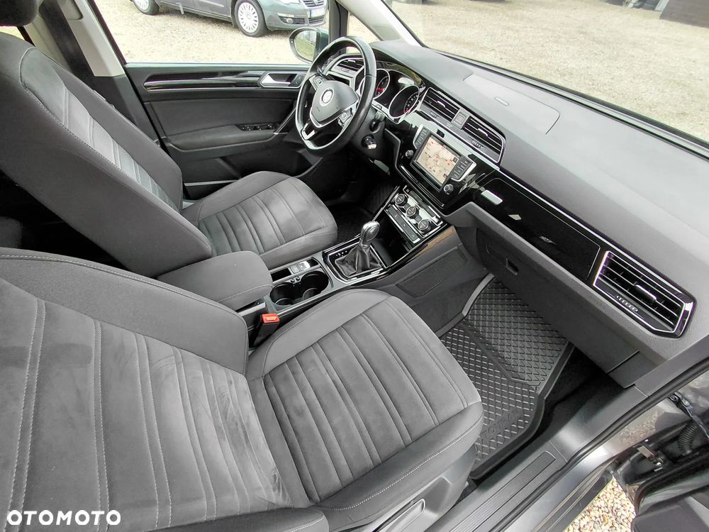 Volkswagen Touran - 19