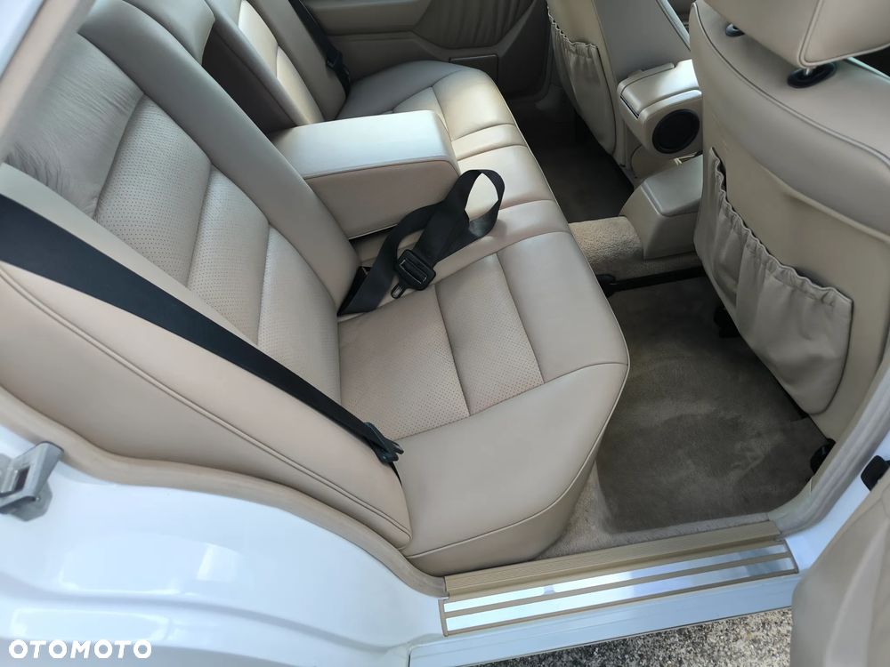 Mercedes-Benz Klasa E 420 - 22