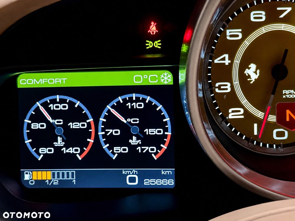 Ferrari California T - 32