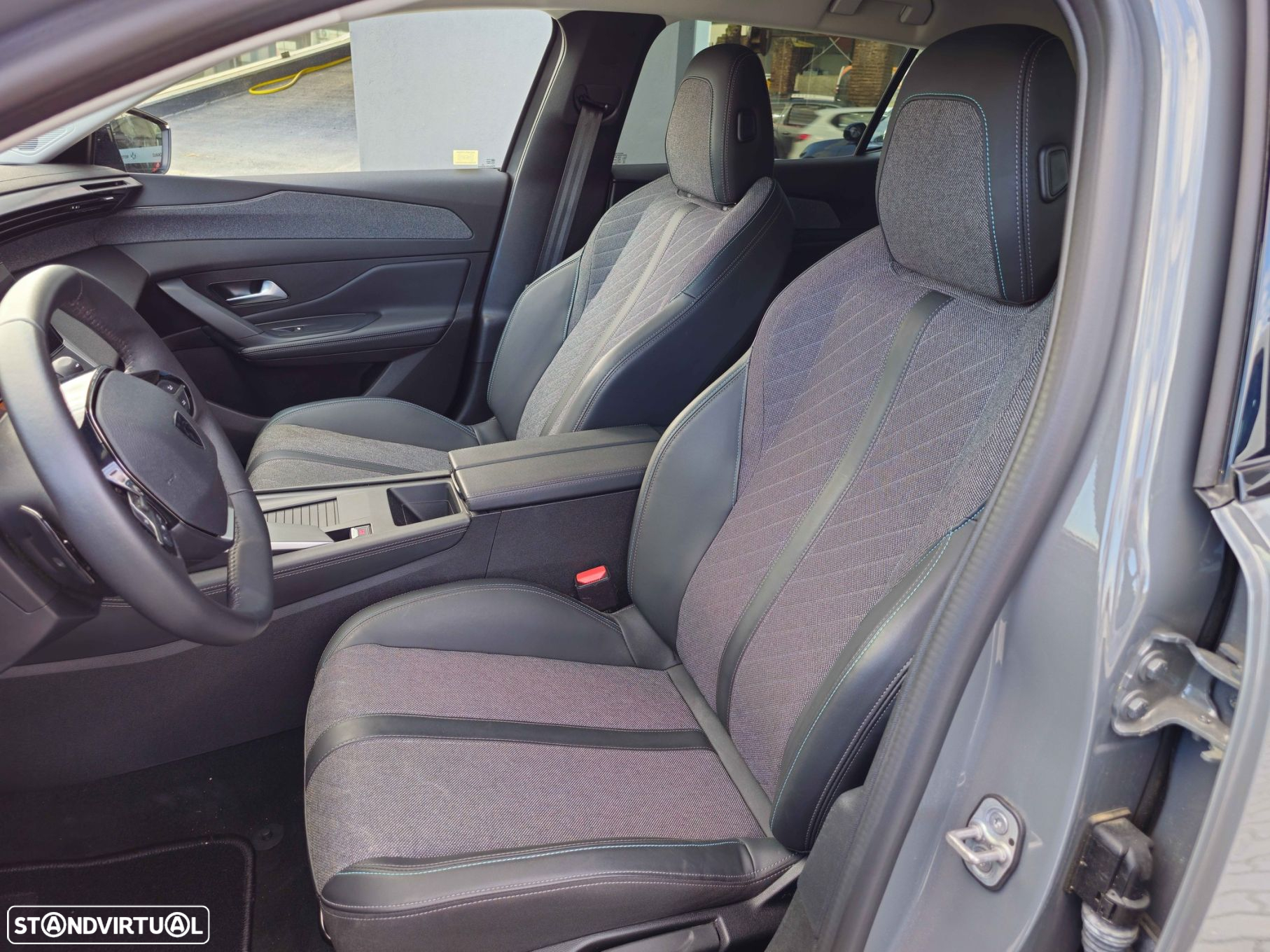 Peugeot 408 1.2 PureTech Allure EAT8 - 8
