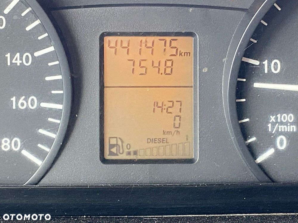 Mercedes-Benz Sprinter - 16