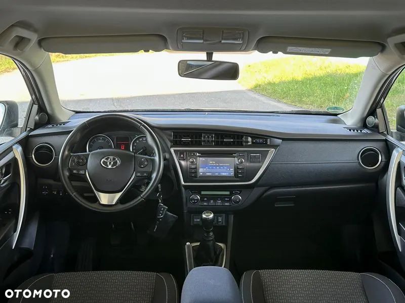 Toyota Auris - 16