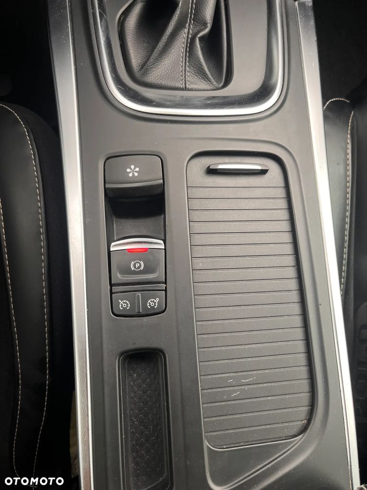 Renault Megane 1.5 dCi Limited EDC EU6 - 30