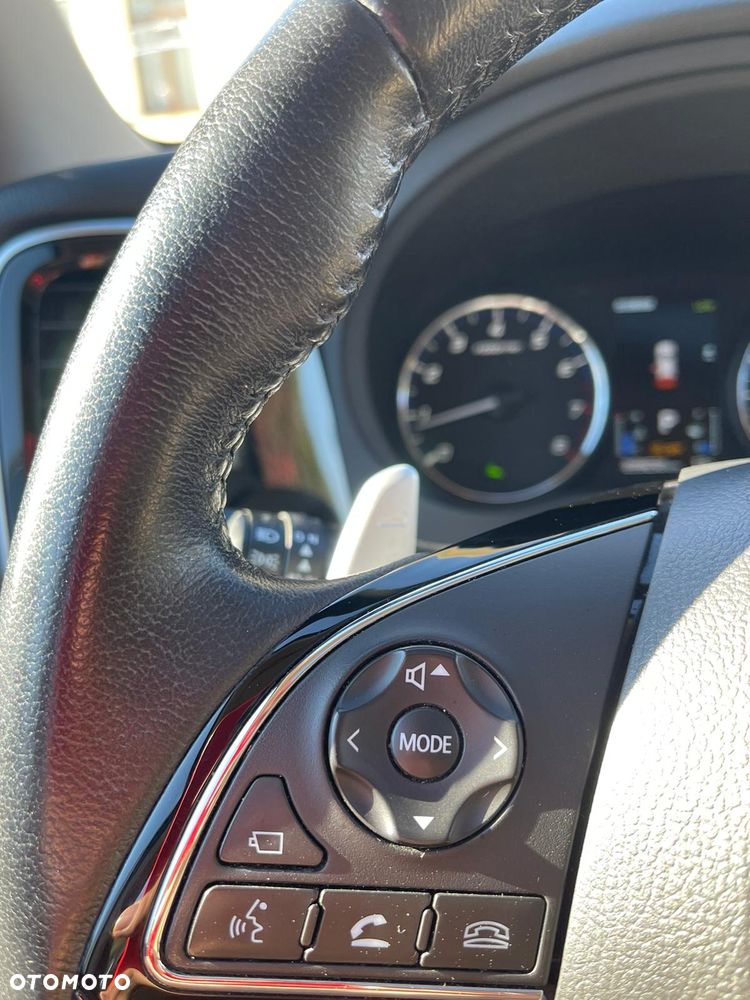 Mitsubishi Outlander - 2