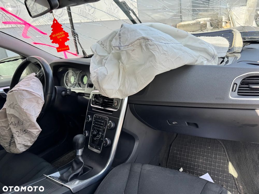 VOLVO V60 2012 *SAMOCHÓD NA CZĘŚCI* 4436 black solid stone volvo 01900 MASKA, LAMPA, DRZWI, LUSTERKO, ZDERZAK, GRILL, BŁOTNIK, KLAPA, BELKA, DESKA, FOTELE, KANAPA, ĆWIARTKA KIEROWNICA, TARCZE, ZACISKI, ZAWIESZENIE, KOMPLETNY PRZÓD, KOMPLETNY TYŁ, LICZNIK, ZEGARY, PRAWE LEWE PRZÓD TYŁ - 4