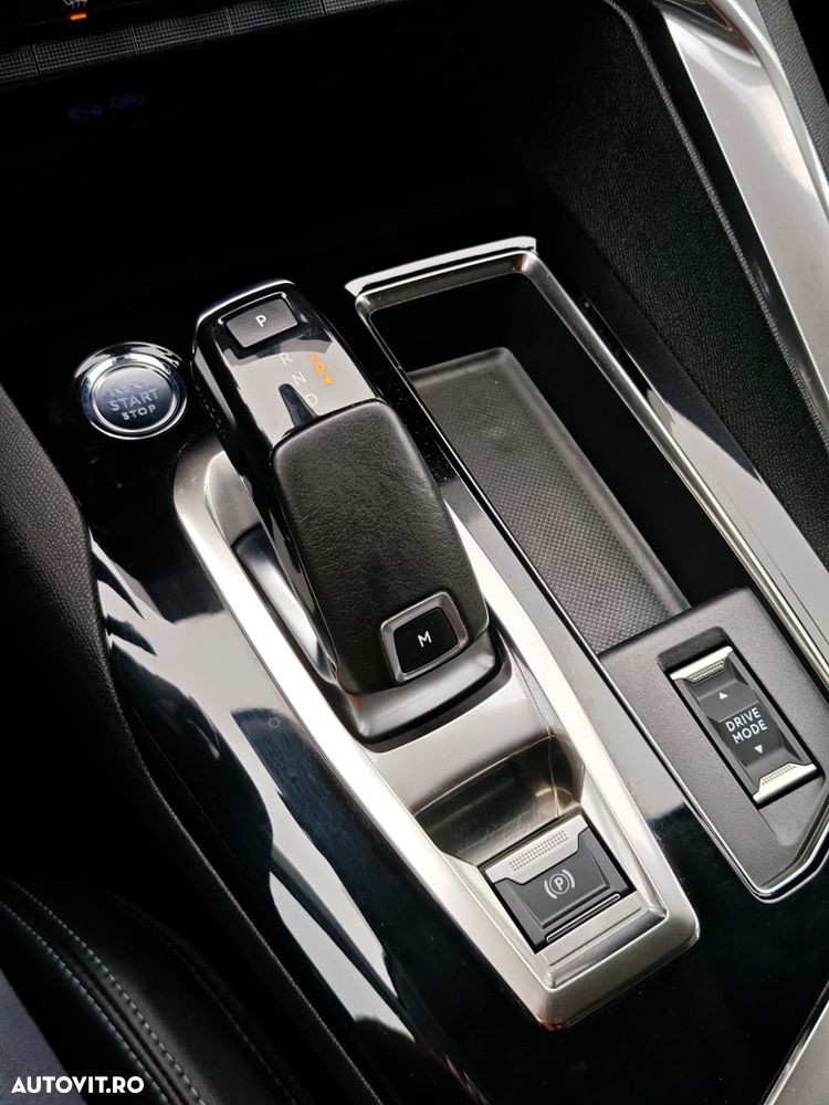 Peugeot 3008 1.2 PureTech Turbo S&S EAT8 Allure - 12