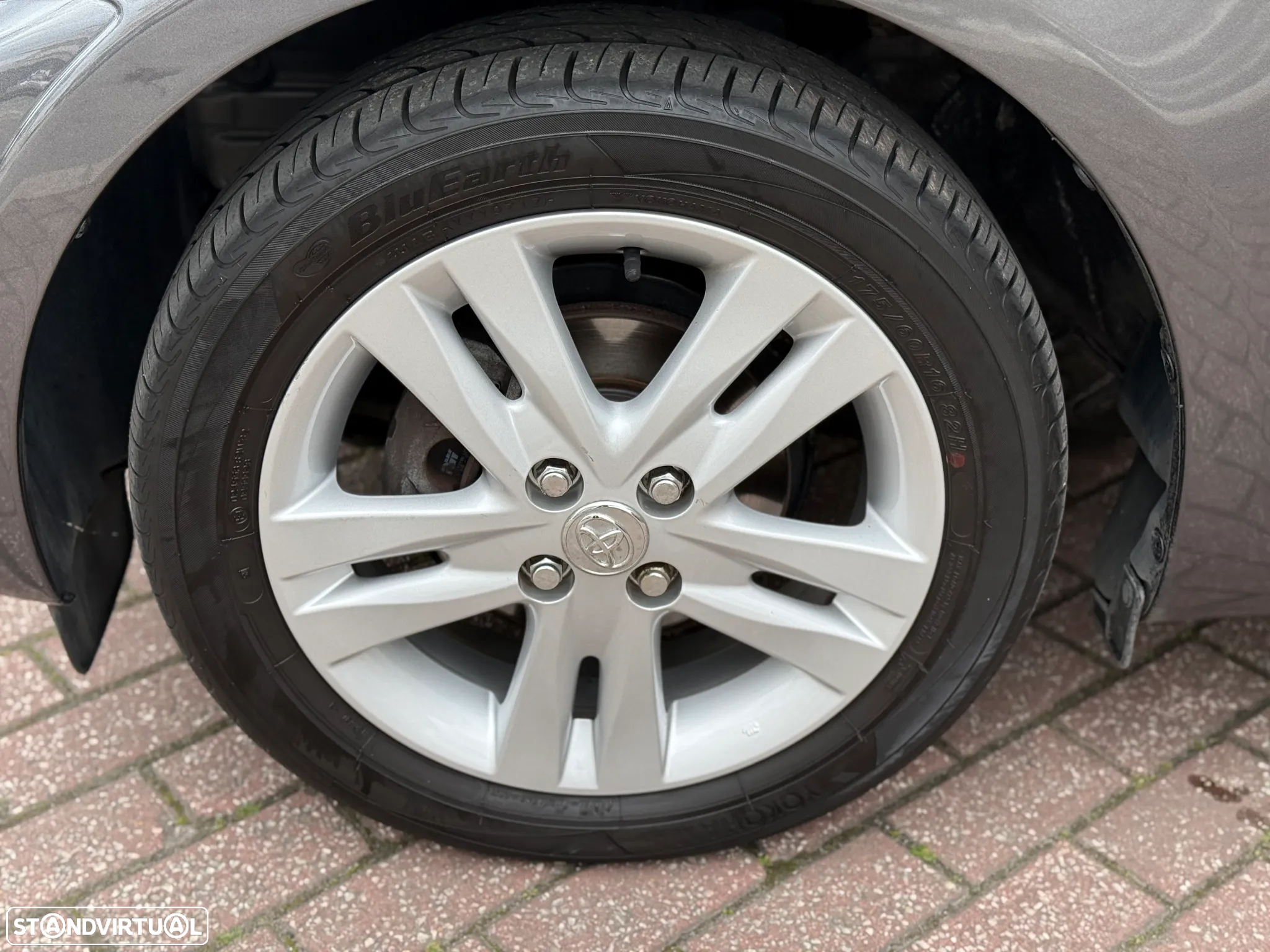 Toyota iQ 1.33 VVT-i 2 EP+NAVI+Bluetooth - 6