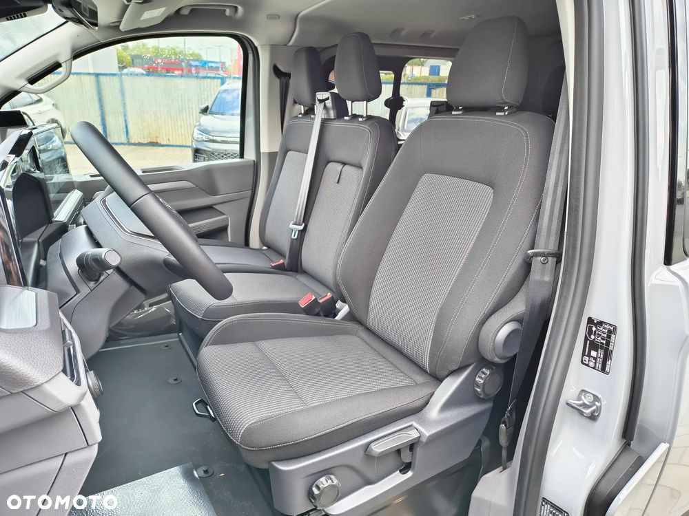 Volkswagen Transporter L2H1 Plus Edition - 13