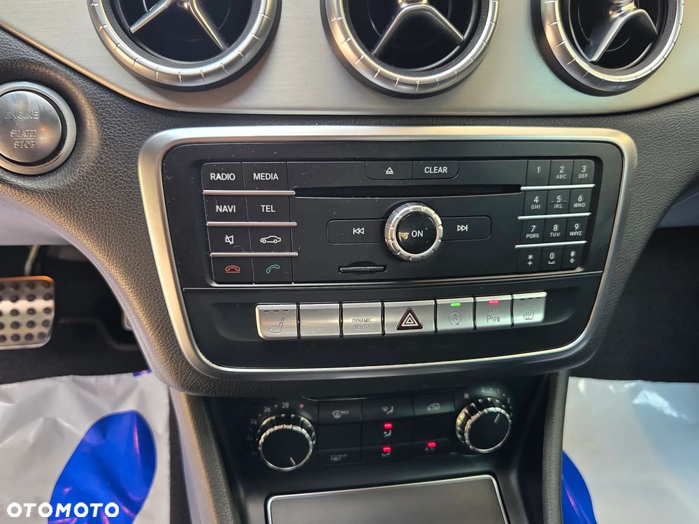 Mercedes-Benz CLA 200 7G-DCT AMG Line - 35