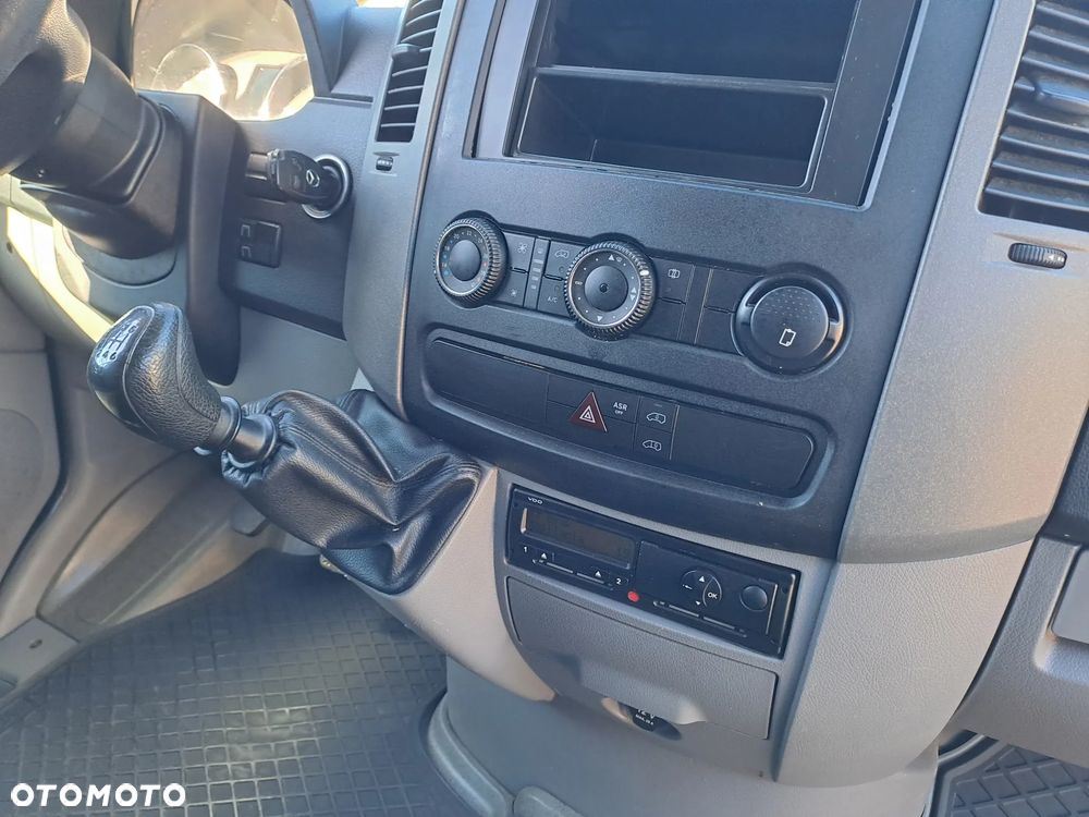 Mercedes-Benz Sprinter 519 CDI 3.0 V6 190KM - 11