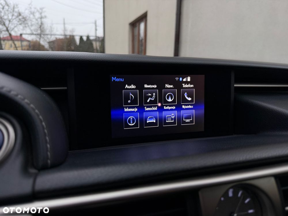 Lexus IS 300h Prestige - 12