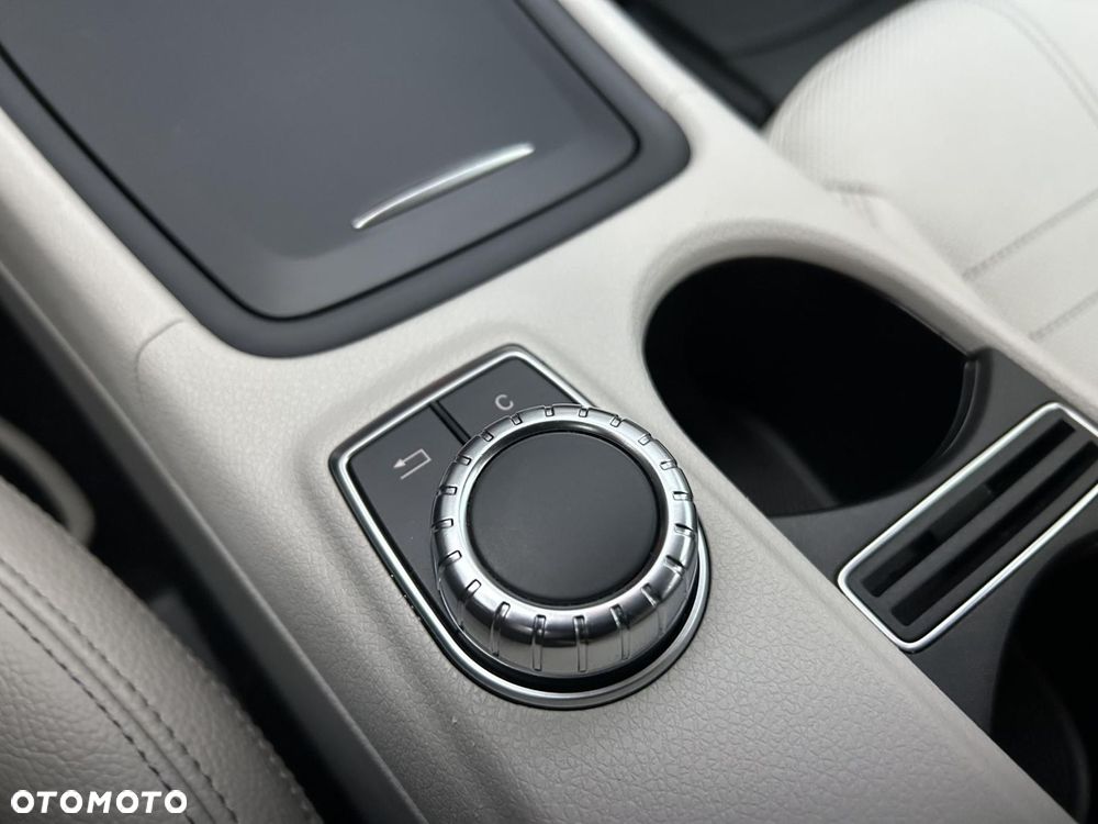 Mercedes-Benz Klasa A 180 7G-DCT - 30