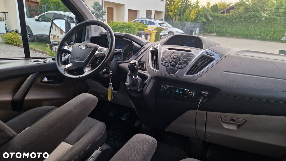 Ford Tourneo Custom - 13