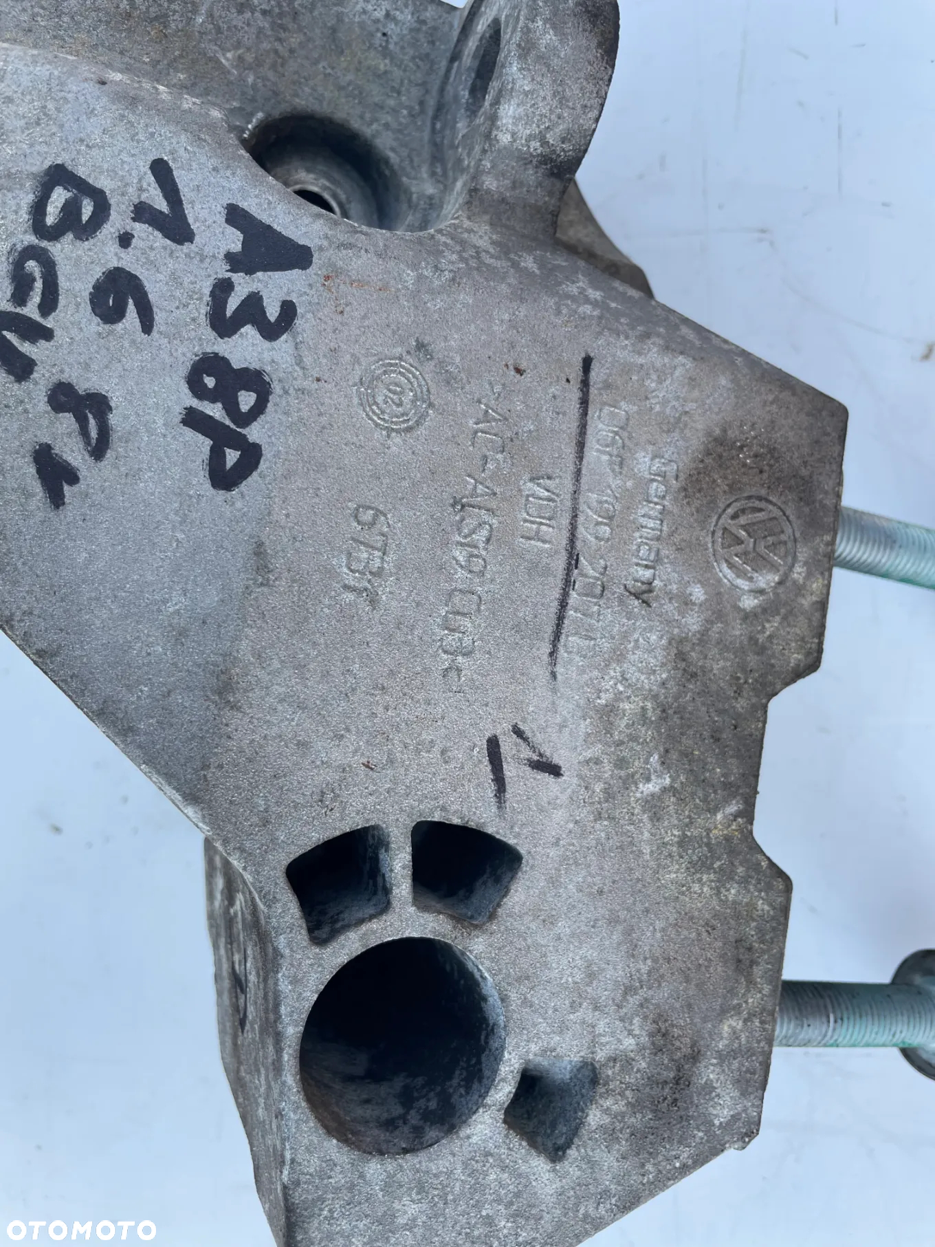 ŁAPA SILNIKA 06F199207D VW GOLF V AUDI A3 8P SEAT SKODA 1.6 BGU 06F199207D - 2