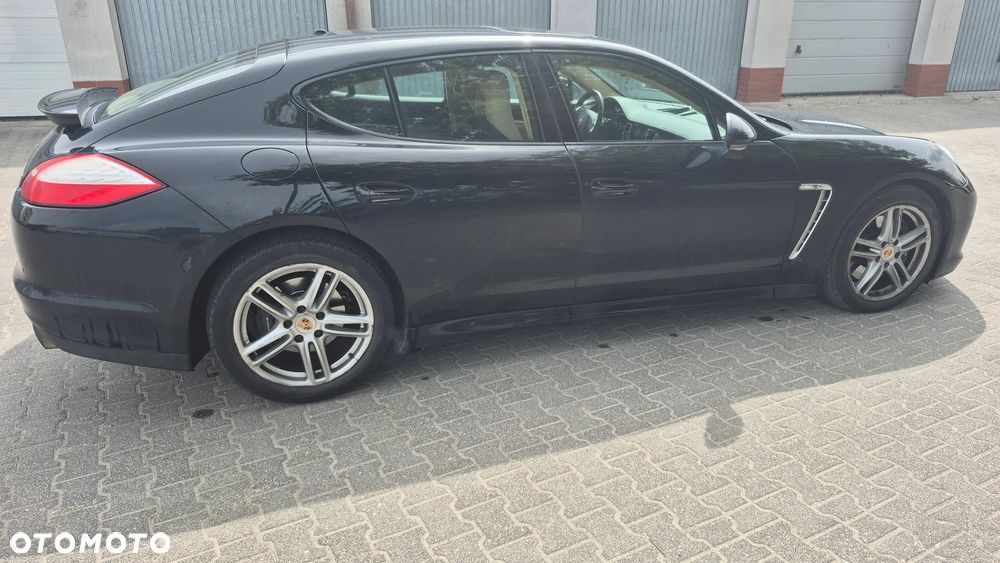 Porsche Panamera 4 PDK Platinum Edition - 3