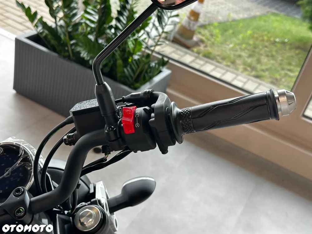 Yamaha XSR - 8