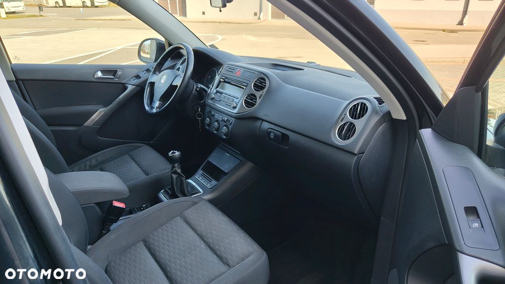 Volkswagen Tiguan 2.0 TDI DPF 4Motion BlueMotion Technology Track & Field - 24