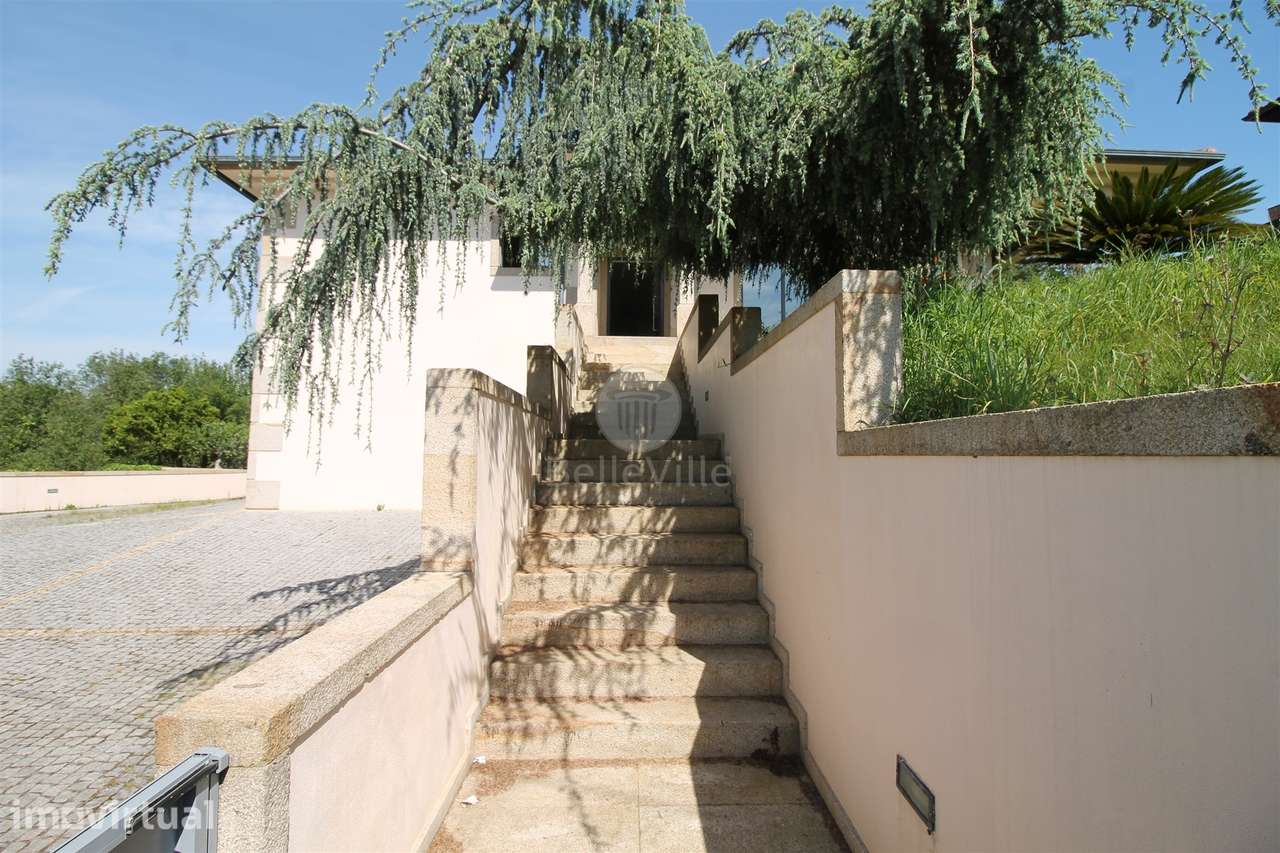 Moradia Individual, com área habitacional, com 212 m² - Grande imagem: 4/58