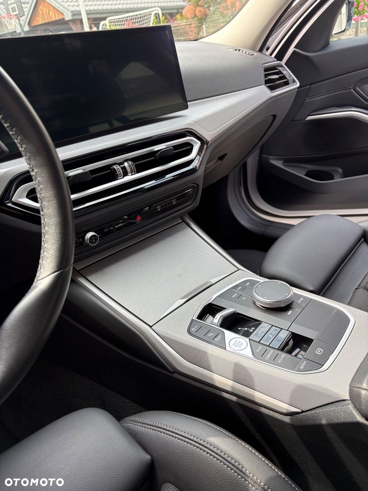 BMW Seria 3 318i - 13
