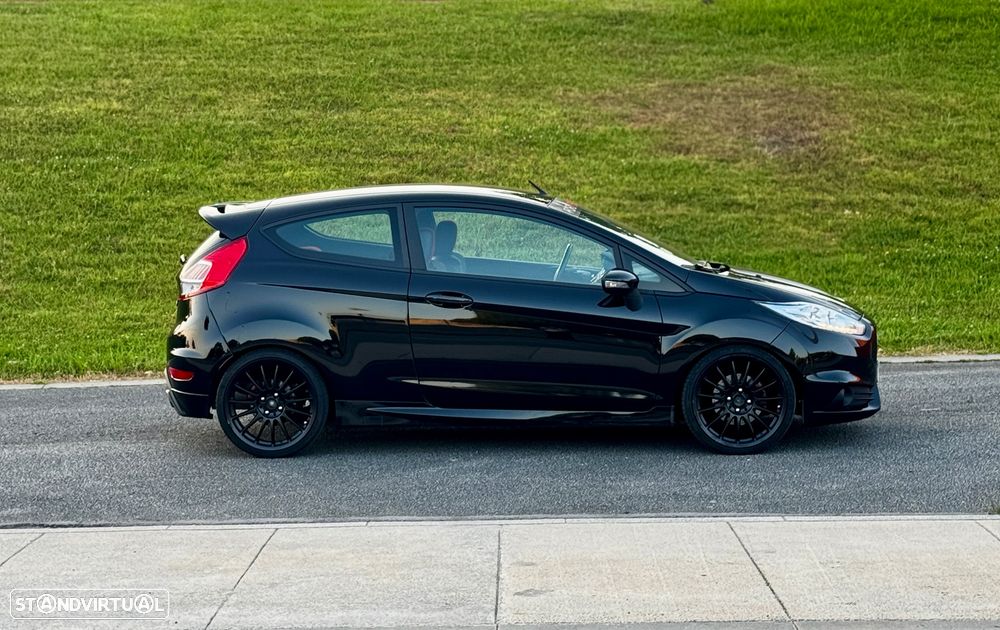 Ford Fiesta 1.6 EcoBoost c/ Pack Pele Desportiva ST — fotografia 4