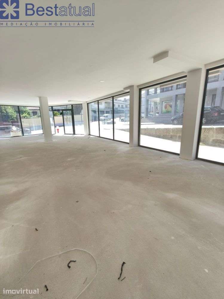 Loja C/140 m2 - 2 Lugares de Garagem - Grande imagem: 2/9
