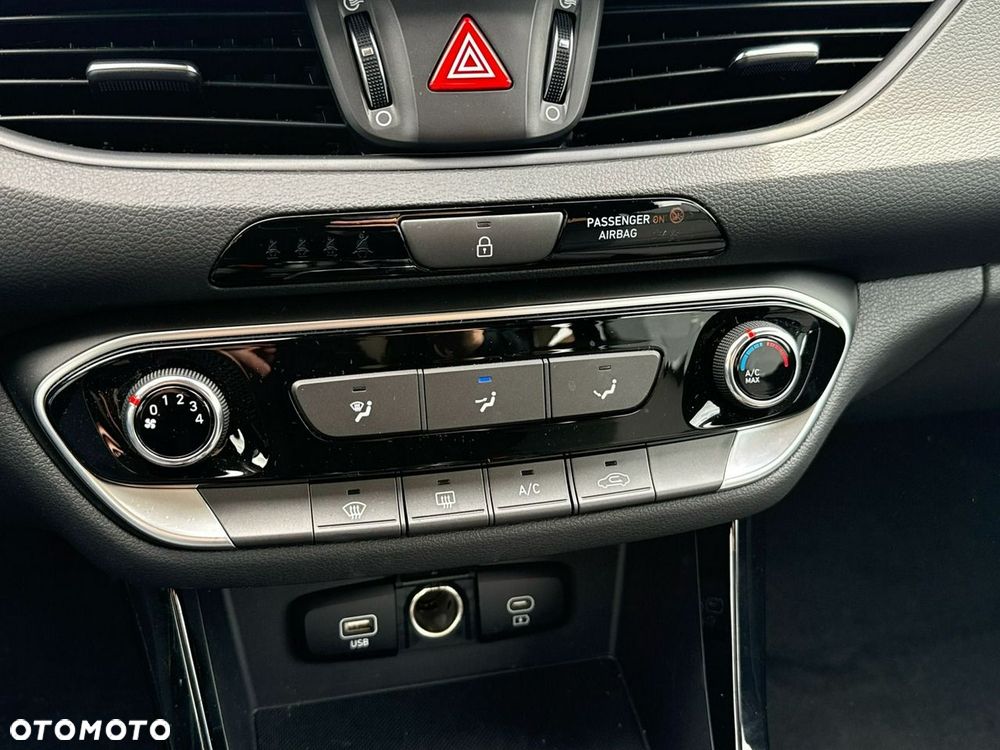 Hyundai i30 1.5 T-GDI 48V Smart - 25