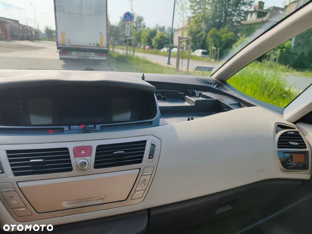 Citroën C4 Grand Picasso 2.0 16V EGS6 Exclusive - 24