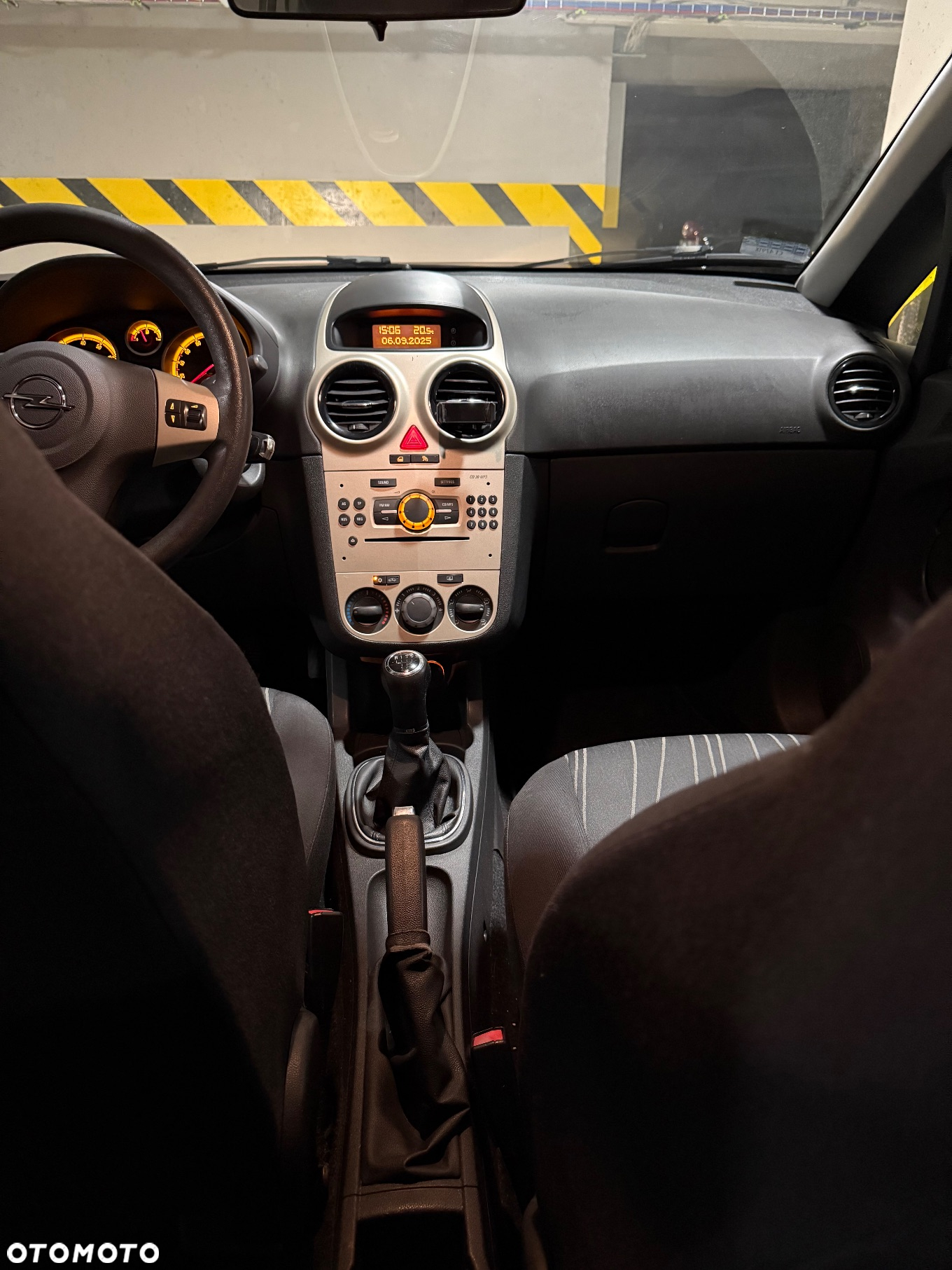 Opel Corsa 1.4 16V Cosmo - 12
