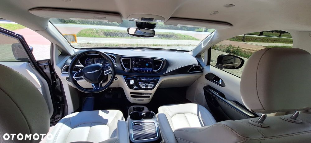 Chrysler Pacifica - 10