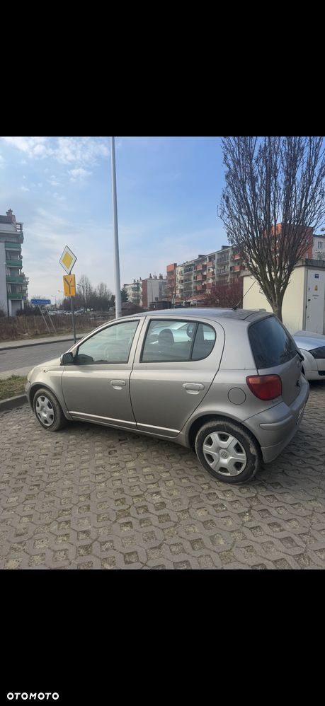 Toyota Yaris 1.3 - 4