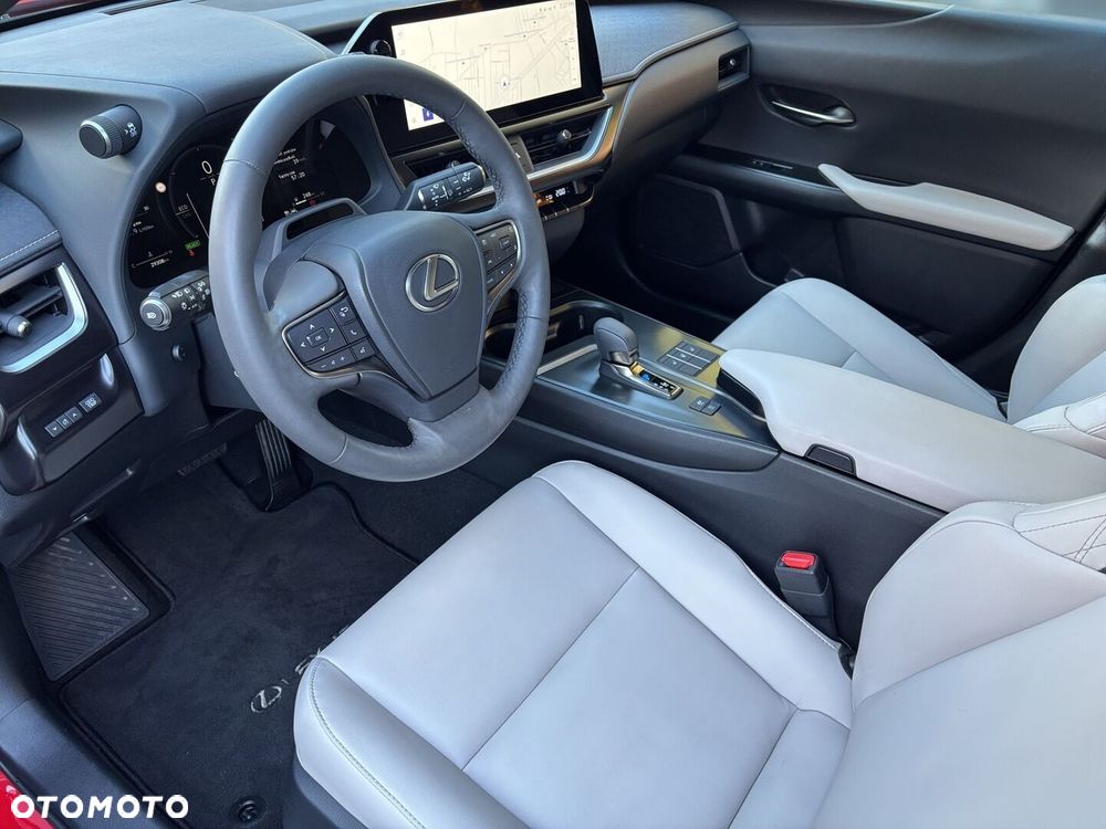 Lexus UX 300h F Sport Design - 3