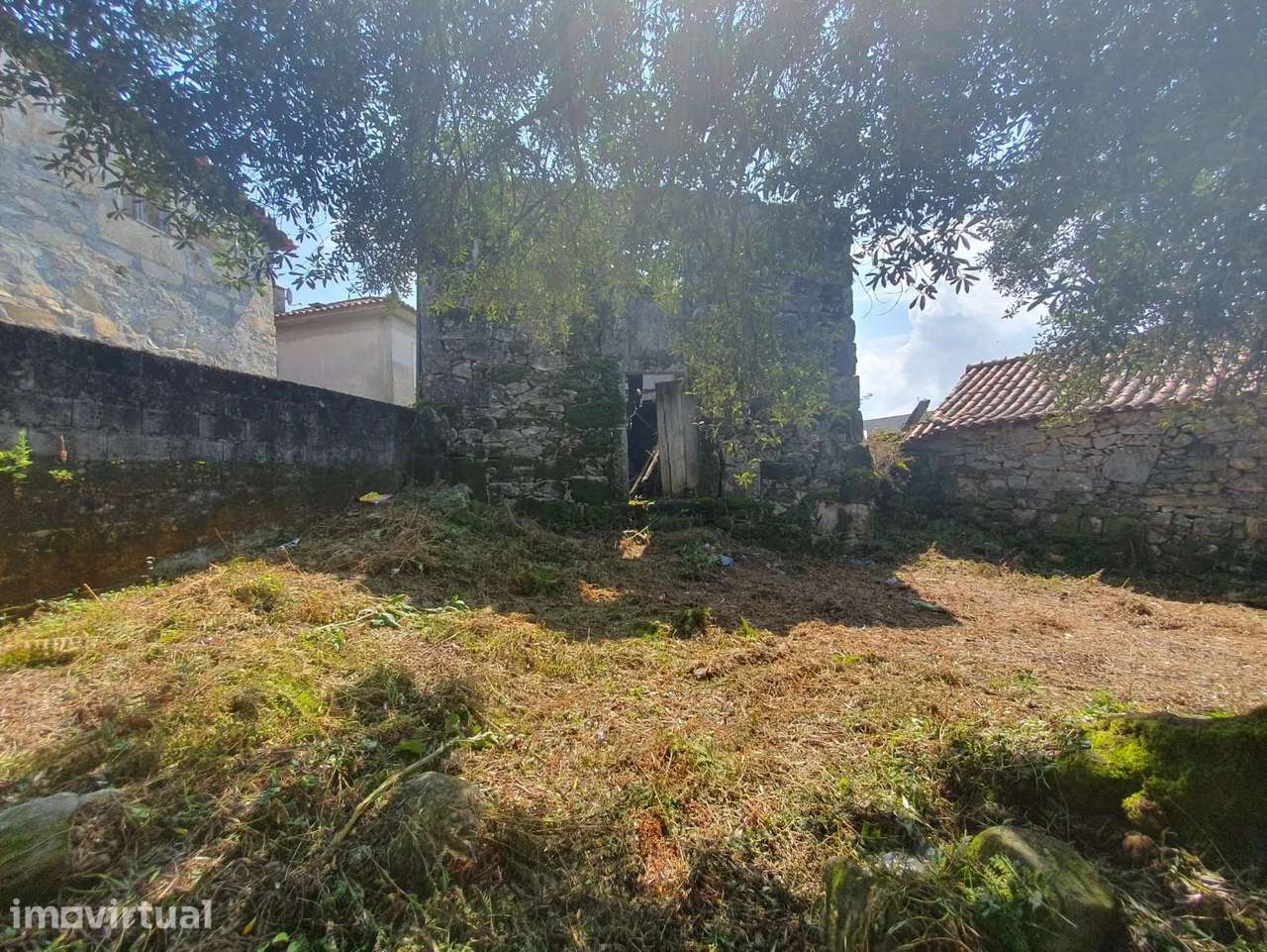 Ruína — Arcos de Valdevez - Grande imagem: 2/15