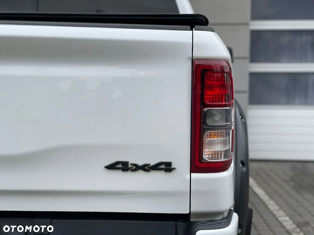 Dodge RAM 1500 5.7 4x4 - 16