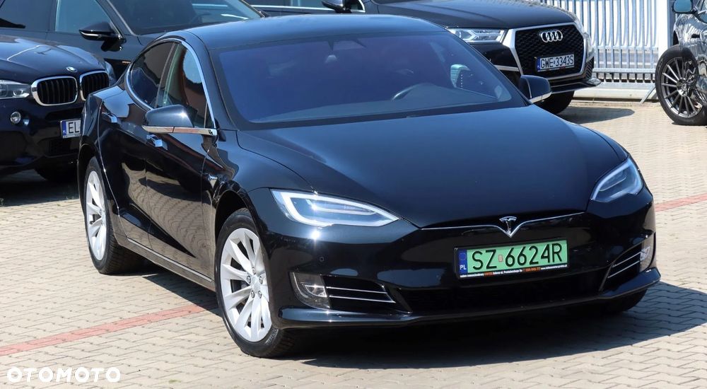 Tesla Model S Dual Motor Allradantrieb - 37
