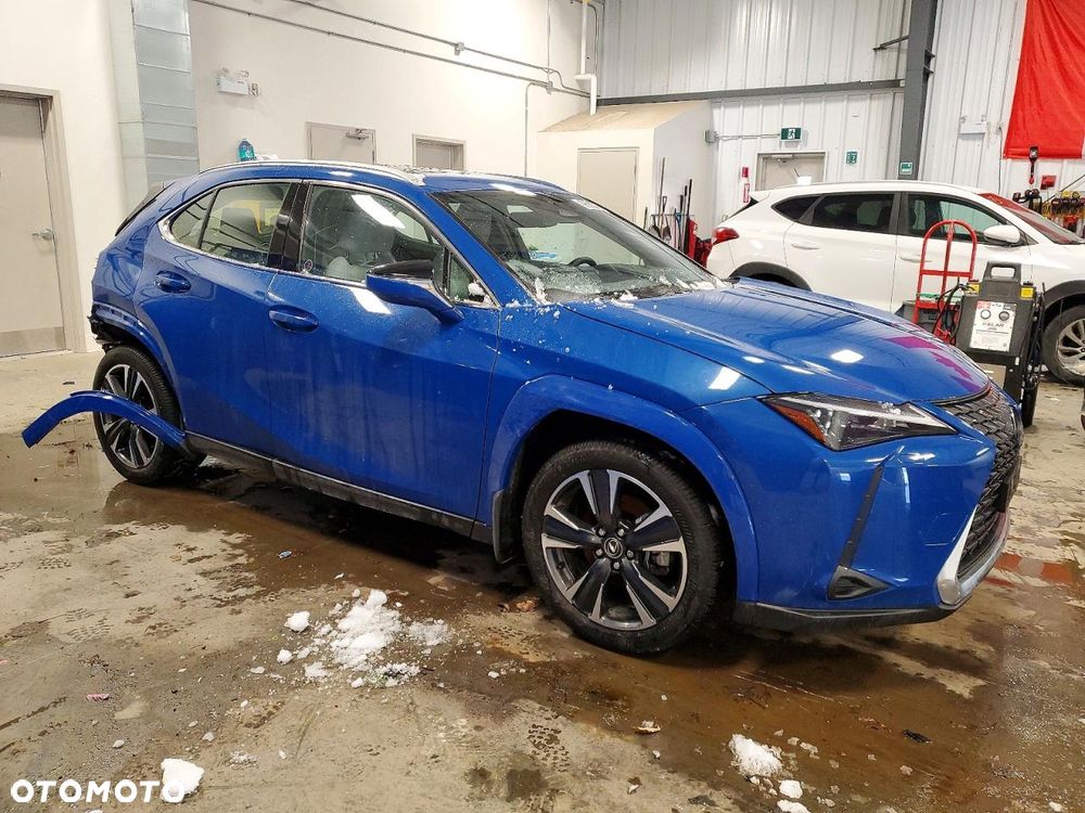 Lexus UX - 4