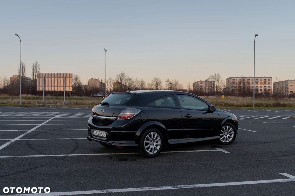 Opel Astra III GTC 1.6 Enjoy - 10