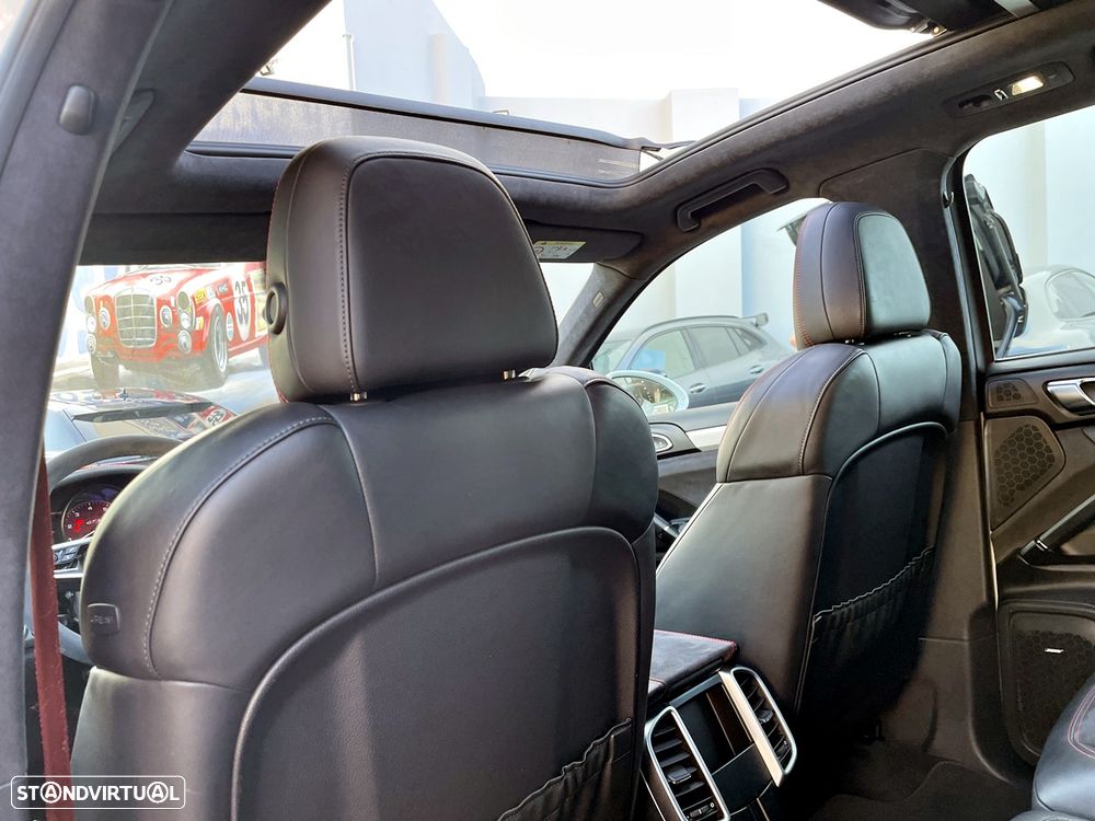 Porsche Cayenne GTS - 36